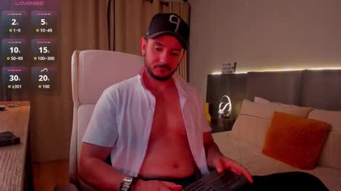 Snapshot of damonsantos chatting on 12.03.25 D A M O N online show from 12.03.25