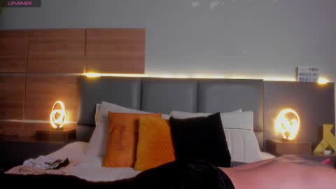 Snapshot of damonsantos chatting on 12.14.25 D A M O N online show from 12.14.25