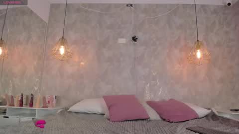 Snapshot of danaandthamaraangels chatting on 11.25.25 online show from 11.25.25