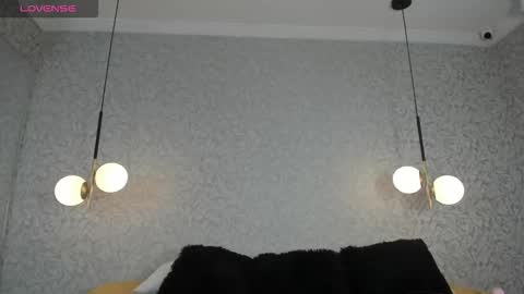 Snapshot of danaandthamaraangels chatting on 11.27.25 online show from 11.27.25