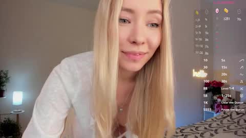 Snapshot of danabananaa chatting on 10.10.25 Dana online show from 10.10.25