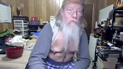 Snapshot of danagm chatting on 12.25.24 Dana online show from 12.25.24