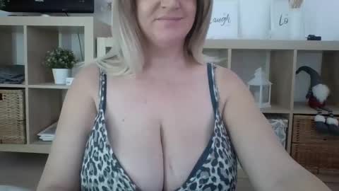 DanaHotMILF online show from 02.26.25