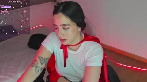 Snapshot of danay_01 chatting on 10.31.25 danay_01 online show from 10.31.25