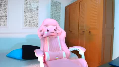 Snapshot of danellahouston chatting on 10.08.25 Danella Houston online show from 10.08.25