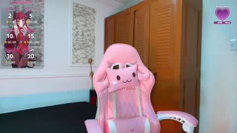 Snapshot of danellahouston chatting on 11.21.25 Danella Houston online show from 11.21.25