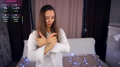 Snapshot of danetteblank chatting on 12.15.25 Asha online show from 12.15.25