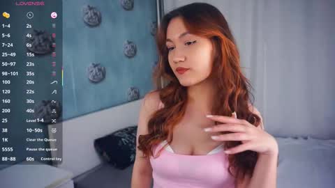 Snapshot of danettecastlen chatting on 12.14.25 Astrid online show from 12.14.25