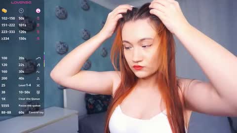 Snapshot of danettecastlen chatting on 12.15.25 Astrid online show from 12.15.25