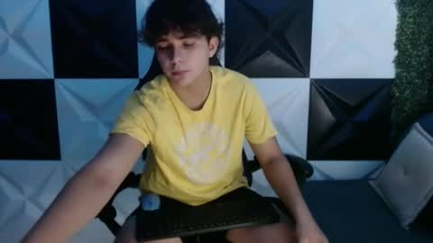 Snapshot of dani_cumboy chatting on 01.24.25 dani_cumboy online show from 01.24.25