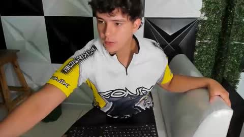 dani_cumboy online show from 12.17.25