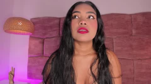 Snapshot of dani_velvet chatting on 11.18.25 online show from 11.18.25