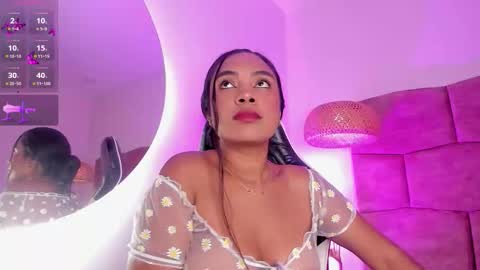 Snapshot of dani_velvet chatting on 11.28.25 online show from 11.28.25