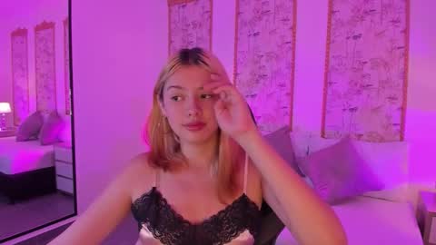 D A N I A online show from 11.13.25