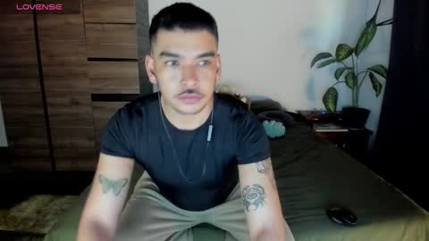 Snapshot of daniel_vianchi chatting on 11.17.25 Dani online show from 11.17.25