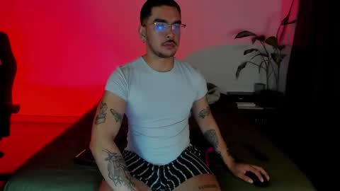 Snapshot of daniel_vianchi chatting on 12.18.25 Dani online show from 12.18.25