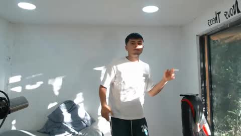 Snapshot of danielitopapii chatting on 10.28.25 danielitopapii online show from 10.28.25