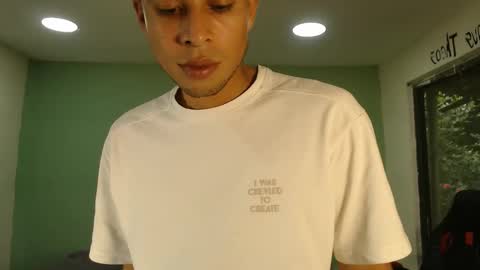 Snapshot of danielitopapii chatting on 12.13.25 danielitopapii online show from 12.13.25