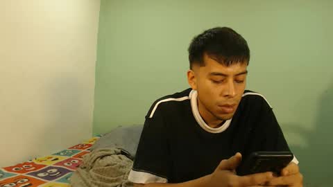 Snapshot of danielitopapii chatting on 12.16.25 danielitopapii online show from 12.16.25