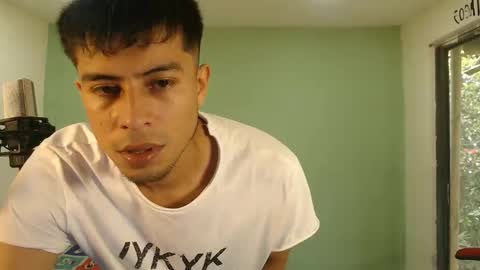 Snapshot of danielitopapii chatting on 12.17.25 danielitopapii online show from 12.17.25