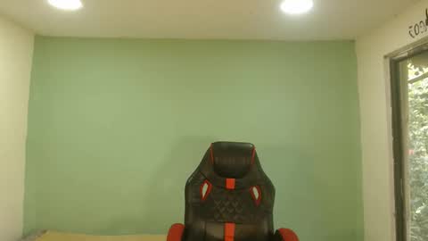 Snapshot of danielitopapii chatting on 12.18.25 danielitopapii online show from 12.18.25