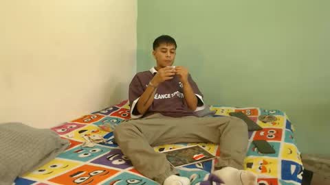 Snapshot of danielitopapii chatting on 12.19.25 danielitopapii online show from 12.19.25