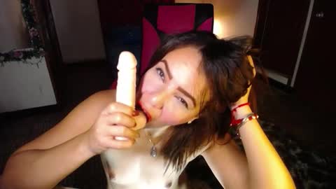 Snapshot of danielle_rose_ chatting on 02.10.26 Angie online show from 02.10.26