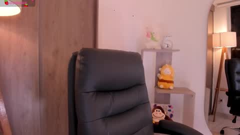 Danielle Rose online show from 11.04.25