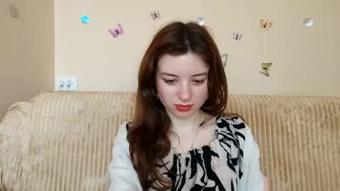 Snapshot of daniellevaulet chatting on 05.06.26 Mia online show from 05.06.26