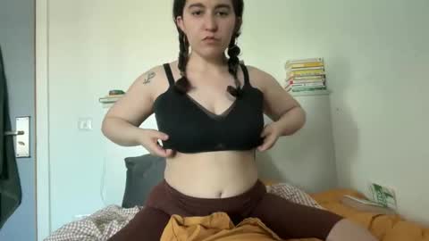 Snapshot of danigirl2004 chatting on 04.22.26 danigirl2004 online show from 04.22.26