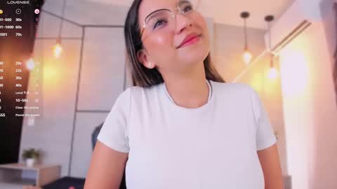 Snapshot of danii_hill chatting on 03.12.25 Danii online show from 03.12.25