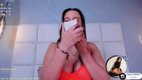 Snapshot of danii_hill chatting on 09.17.25 Danii online show from 09.17.25
