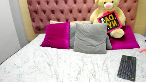 Snapshot of daniibelluci chatting on 02.20.25 DaniiBelluci online show from 02.20.25