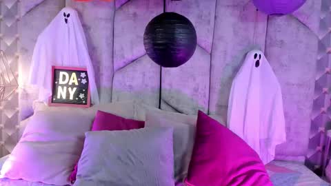 Snapshot of daniibelluci chatting on 10.30.25 DaniiBelluci online show from 10.30.25