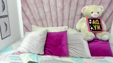 Snapshot of daniibelluci chatting on 11.14.25 DaniiBelluci online show from 11.14.25