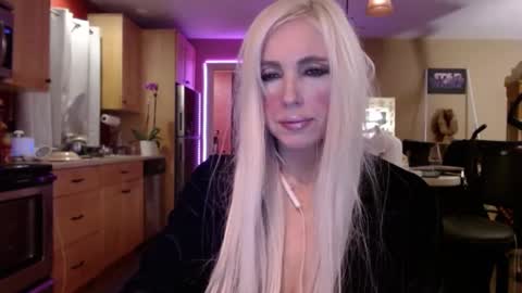 Snapshot of danikawhite69 chatting on 12.16.24 DanikaWhite69 online show from 12.16.24