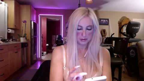 Snapshot of danikawhite69 chatting on 12.30.24 DanikaWhite69 online show from 12.30.24