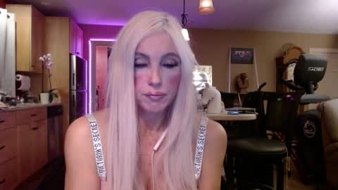 Snapshot of danikawhite69 chatting on 01.21.25 DanikaWhite69 online show from 01.21.25