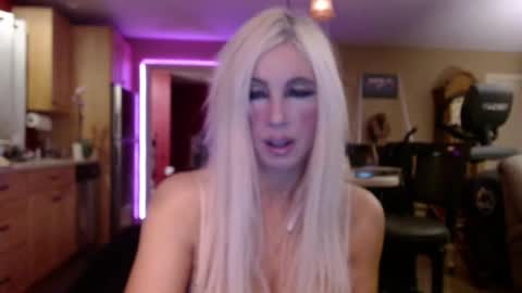 Snapshot of danikawhite69 chatting on 02.05.25 DanikaWhite69 online show from 02.05.25