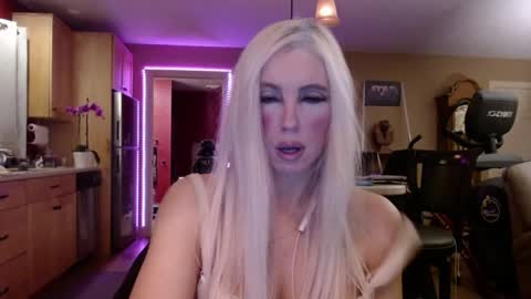 Snapshot of danikawhite69 chatting on 02.10.25 DanikaWhite69 online show from 02.10.25