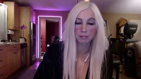 Snapshot of danikawhite69 chatting on 02.11.25 DanikaWhite69 online show from 02.11.25