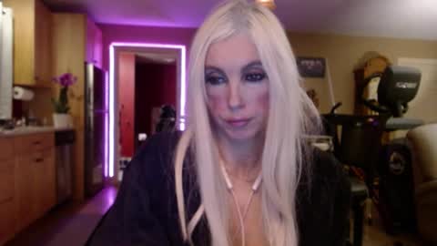 Snapshot of danikawhite69 chatting on 02.13.25 DanikaWhite69 online show from 02.13.25