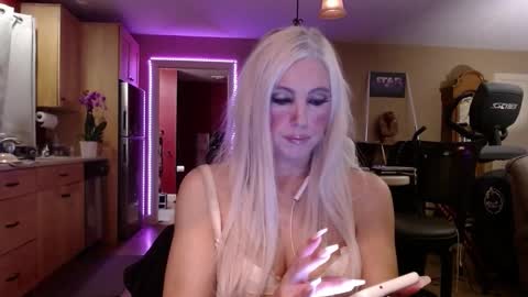 Snapshot of danikawhite69 chatting on 02.17.25 DanikaWhite69 online show from 02.17.25