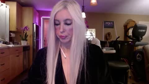 Snapshot of danikawhite69 chatting on 02.19.25 DanikaWhite69 online show from 02.19.25