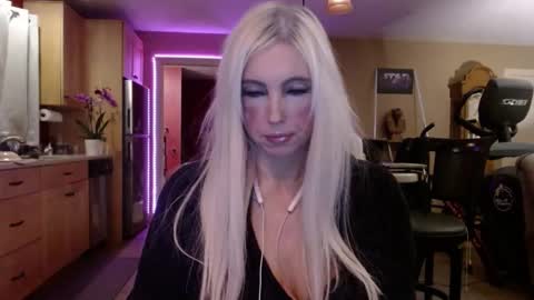Snapshot of danikawhite69 chatting on 02.24.25 DanikaWhite69 online show from 02.24.25