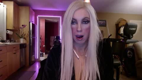 Snapshot of danikawhite69 chatting on 03.05.25 DanikaWhite69 online show from 03.05.25