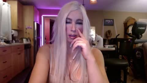 Snapshot of danikawhite69 chatting on 09.17.25 DanikaWhite69 online show from 09.17.25