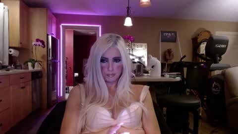 Snapshot of danikawhite69 chatting on 09.22.25 DanikaWhite69 online show from 09.22.25