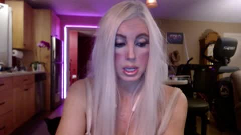 Snapshot of danikawhite69 chatting on 09.29.25 DanikaWhite69 online show from 09.29.25