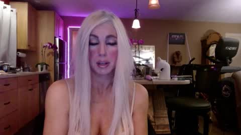 Snapshot of danikawhite69 chatting on 10.04.25 DanikaWhite69 online show from 10.04.25